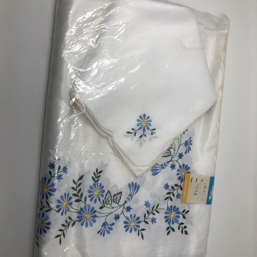 White Rectangle Tablecloth 72x108 with Blue Floral